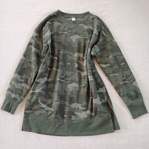 old navy ♡ easy vintage camo sweatshirt